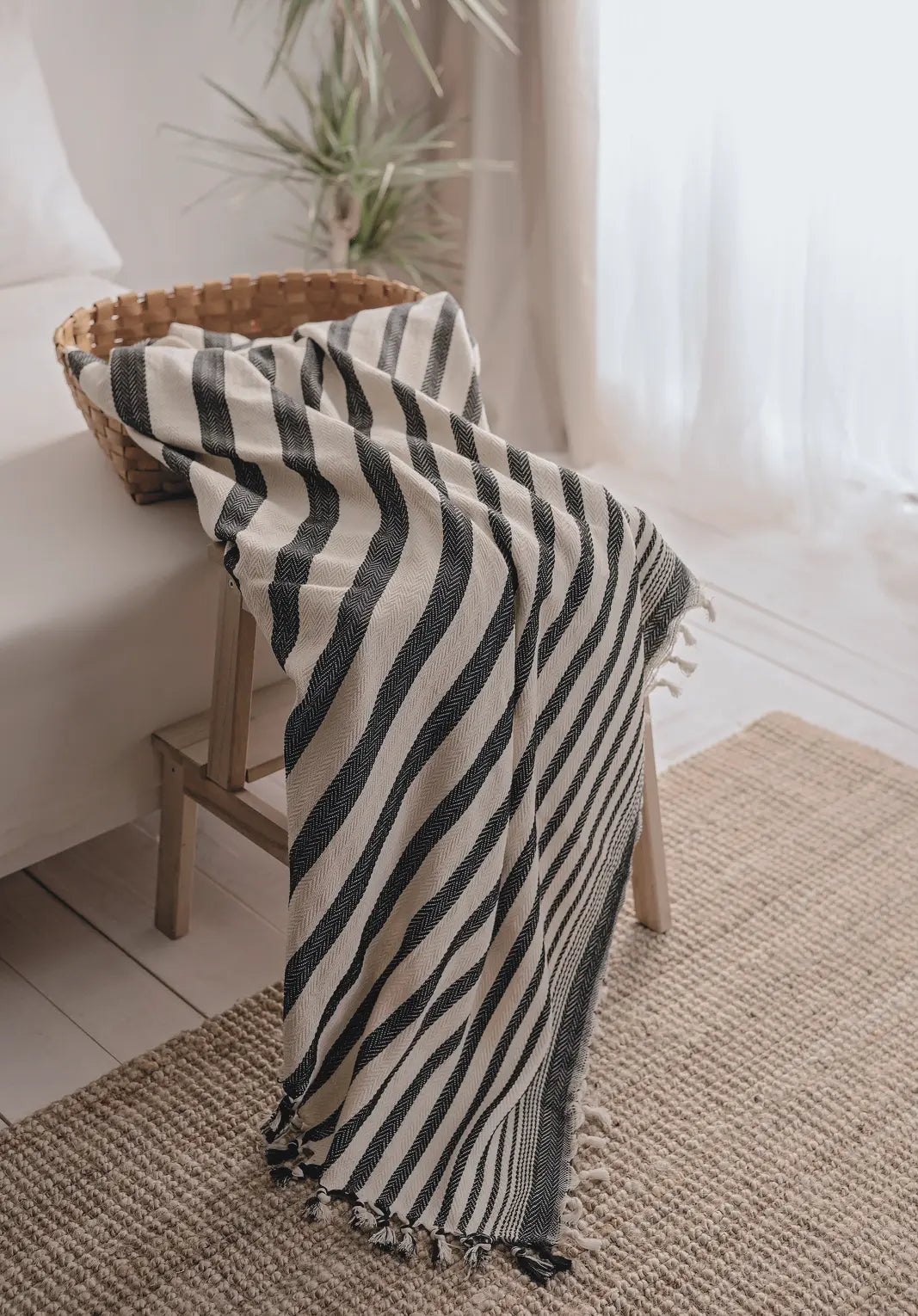 Minimalist 100% Cotton Throw Blankets Moa
