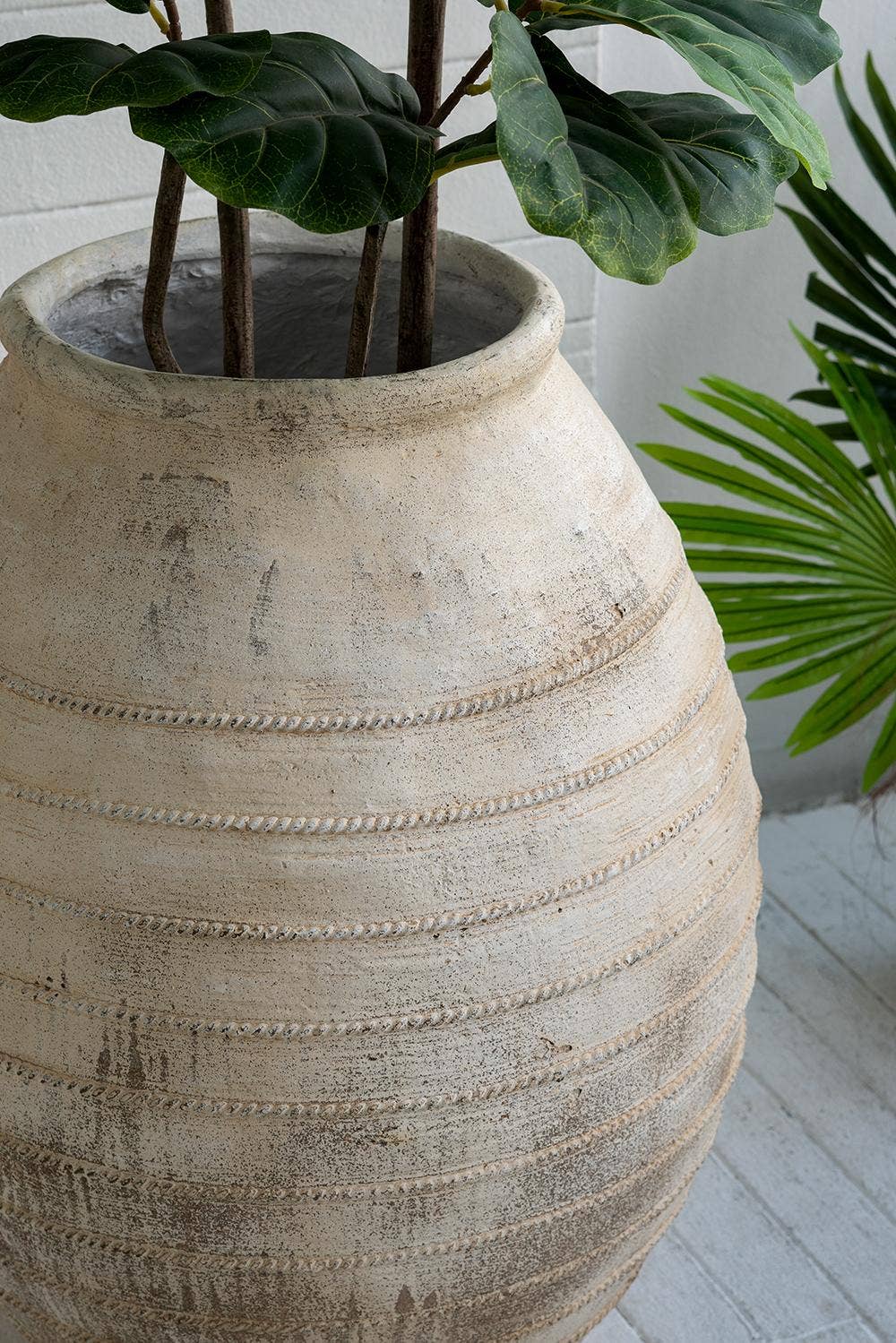 D22.5x30.5" Magnesium Flower Pot w/ Weathered White Finish A&B Home Group Inc.