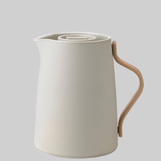 Emma vacuum jug with tea brewer - 1 L - soft sand Studio Nordhaven