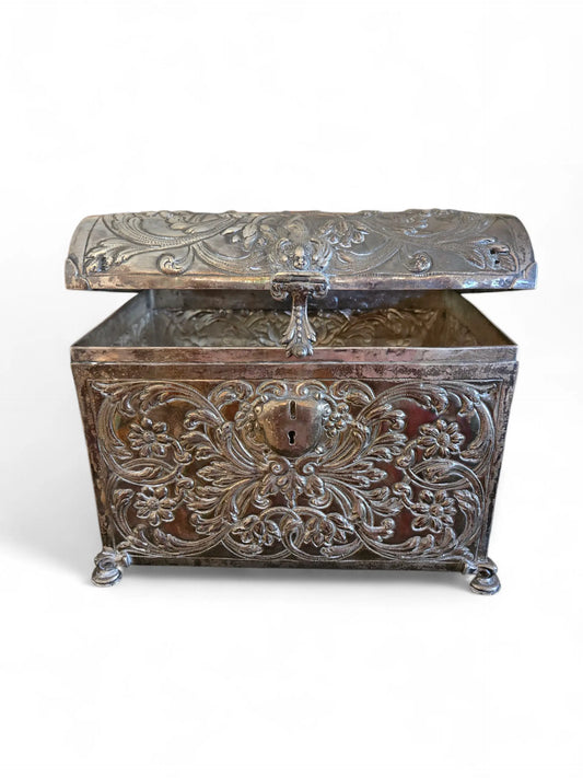 Antique silver repousse cask aklt