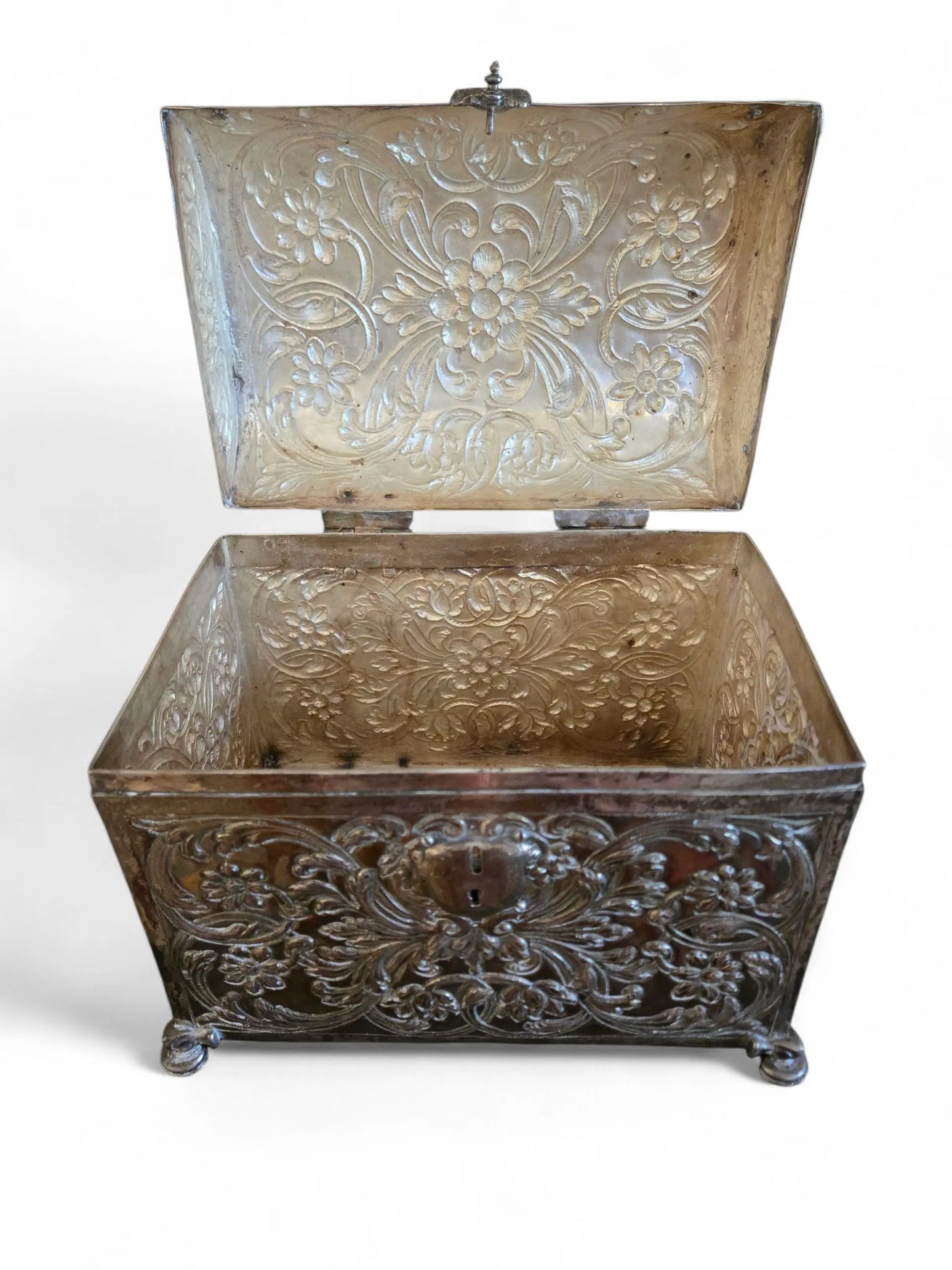 Antique silver repousse cask aklt