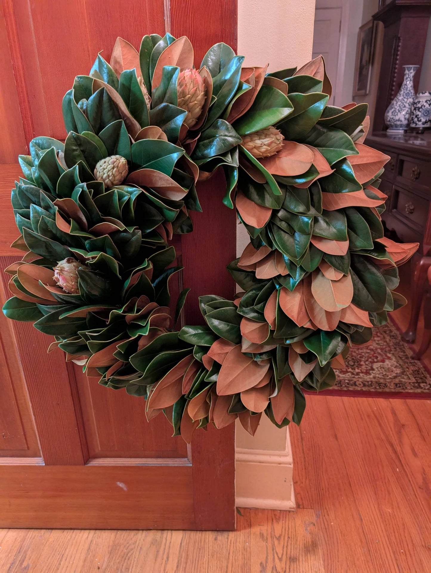 The Classic 30-inch Southern Fresh Magnolia Wreath Lucknow Southern and Company