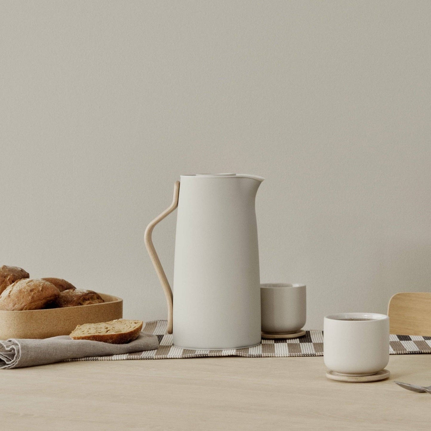 Emma vacuum jug, coffee 1.2 L - sand Studio Nordhaven