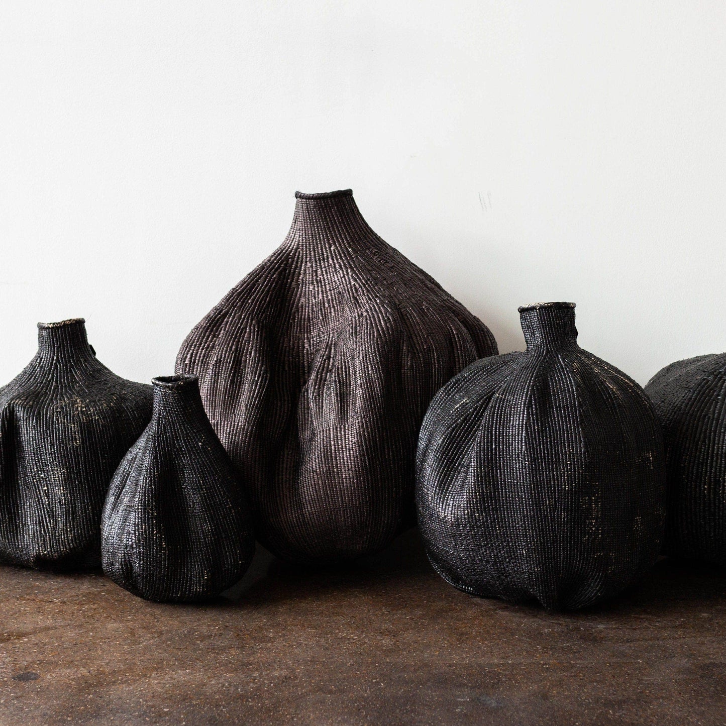 Hand-Painted Garlic Gourd Basket: Medium Black